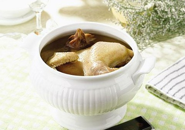 中医药膳让女性恢复好气色