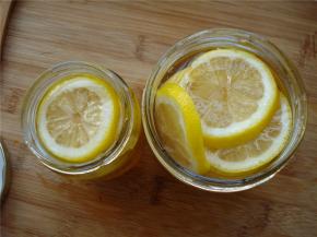 腌好后盖上盖子，放入冰箱1-2天就可以泡水喝了