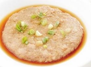 然后将其做成饼状，用大火蒸大概30分钟。即可食用。