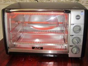 烤箱开200度预热5分钟，将秋葵鸡胸肉放在烤箱中层，设置200度开上下火烤20分钟