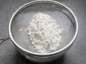 面粉和玉米淀粉过筛