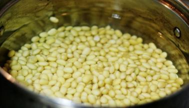 黄豆提前浸泡3-4小时