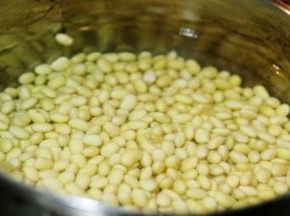 黄豆提前浸泡3-4小时