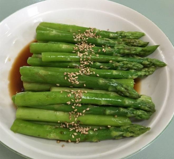 白灼芦笋