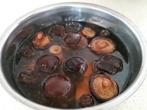 干香菇用水泡发