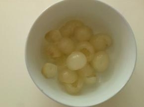 桂圆剥壳去核

