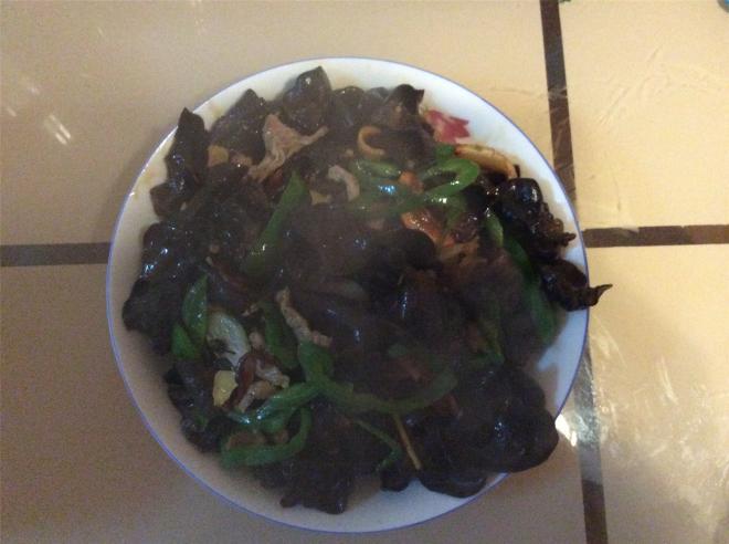 青椒木耳炒肉