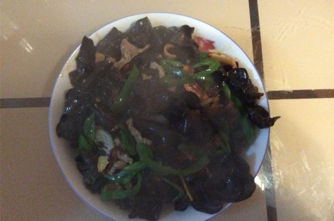 青椒木耳炒肉
