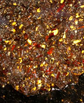 肉丁充分吸收酱汁放入花生碎