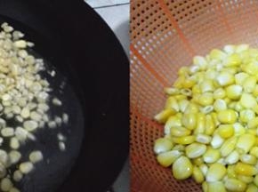 将玉米粒放在锅内煮熟，捞出沥干水分