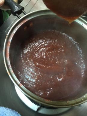 煮到勺子上的山楂泥不会滴落即可