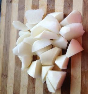 白萝卜切成小块