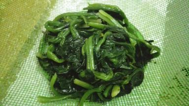 焯熟之后捞出，冲冷水，沥干水分