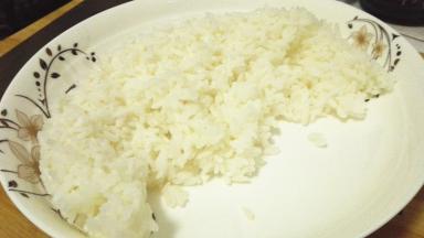 鸡蛋，米饭准备好备用