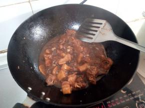 大火烧开转下火，汤汁收的差不多就可以出锅