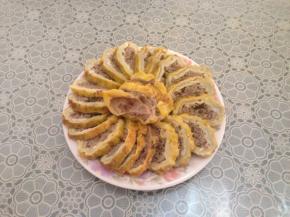 蒸好出锅后晾凉，切片即可食用