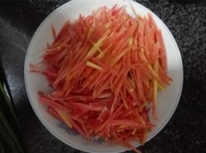 胡萝卜洗净切丝