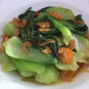 7，	加少许的盐和鸡精调味，翻炒均匀盛出就可以食用