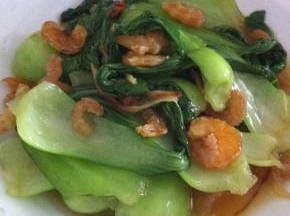 7，	加少许的盐和鸡精调味，翻炒均匀盛出就可以食用