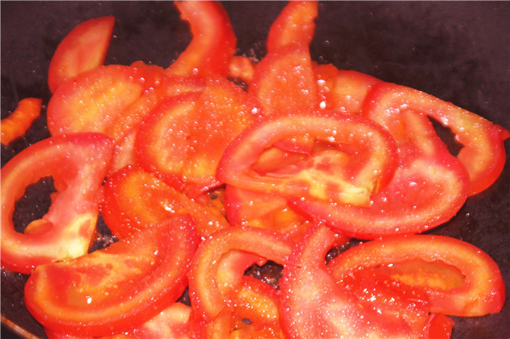 还在争咸甜？番茄炒蛋这样吃才是最下饭