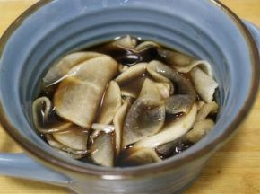 盖上保鲜膜，放入冰箱冷藏2天就可以吃了