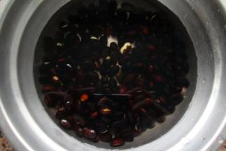 黑豆提前用水泡1夜