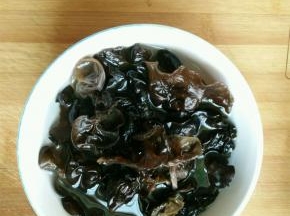 木耳用温水泡发