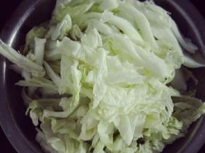 白菜洗干净切丝