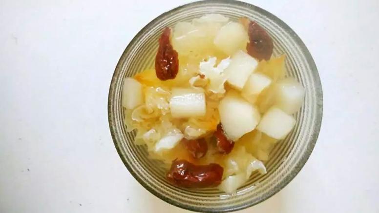 冰糖银耳雪梨羹
