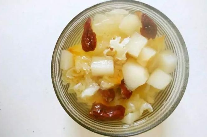 冰糖银耳雪梨羹