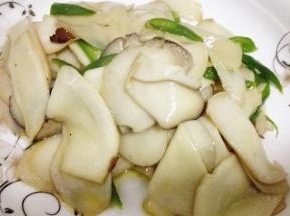加适量的盐调味就可以出锅了