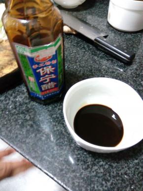 准备一小碗保宁醋