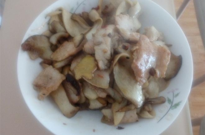 肉片炒杏鲍菇