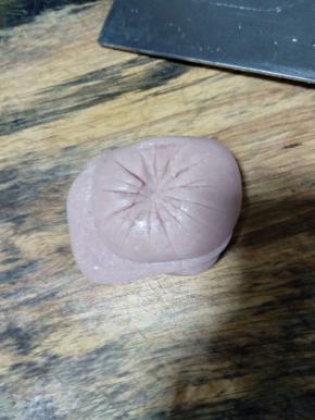 火腿先切成片，再切成细丁备用