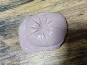 火腿先切成片，再切成细丁备用