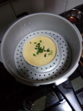 蒸好之后放上葱花即可