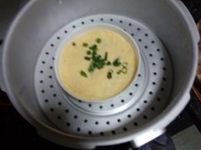 蒸好之后放上葱花即可