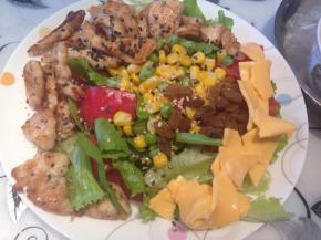 将所有材料集合，滴入少许柠檬汁，加入芝士 、葡萄干、黑白芝麻等拌匀即可