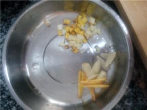 生姜和大蒜切片备用