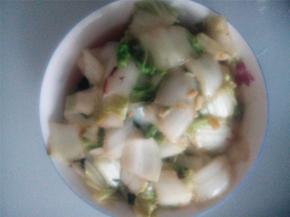 炒熟后放入适量盐和鸡精调味即可出锅