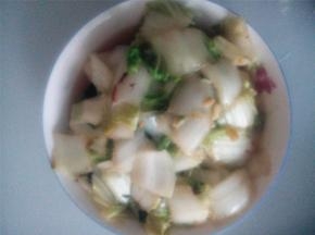 炒熟后放入适量盐和鸡精调味即可出锅