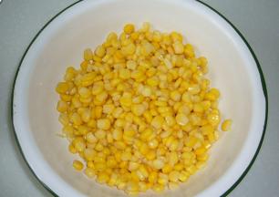 玉米粒洗干净备用