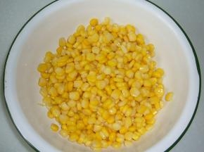 玉米粒洗干净备用