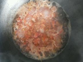 锅中添水，盖上锅盖大火煮开