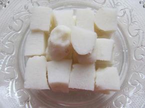 山药去皮洗净后切小块