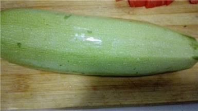 西葫芦洗净