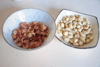 花生用开水泡过去皮