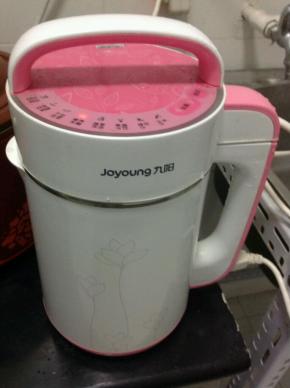 把银耳、花生、牛奶、麦片、冰糖放入豆浆机中，加入适量清水，按照平时煮豆浆的方式即可