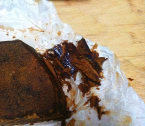 我家的红糖是1大块，所以切下了1小块，喜欢喝甜一点的可以多放一点