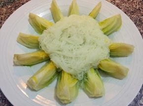 把粉丝放在娃娃菜上面